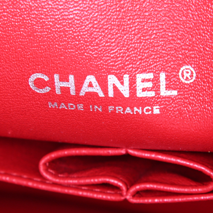 Bolso de mano Chanel Timeless Maxi Jumbo en cuero acolchado rojo - Detail D4