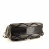 Bolso de mano Louis Vuitton Go en cuero acolchado gris - Detail D5 thumbnail