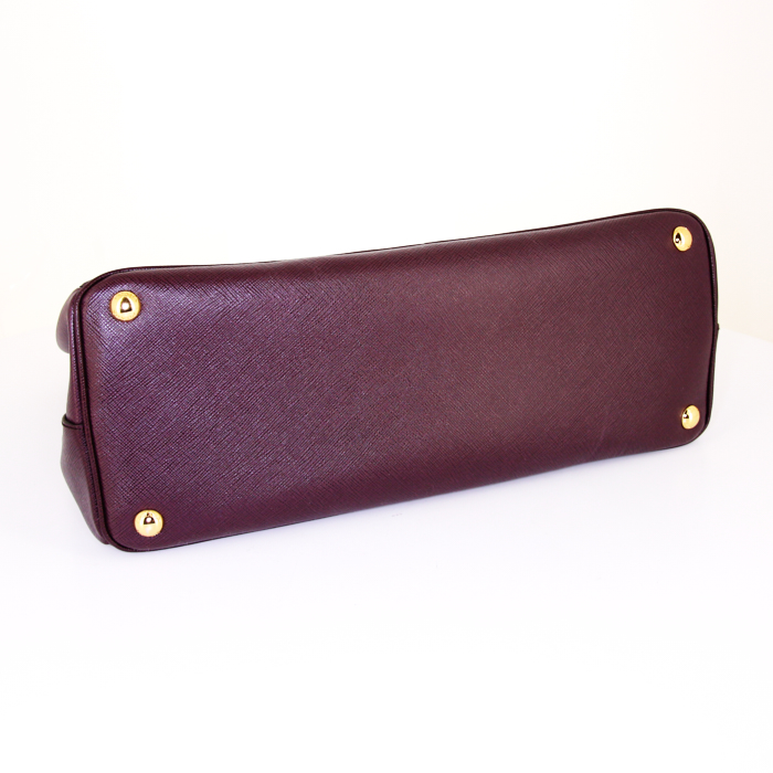 Sac cabas Prada Lux Tote en cuir saffiano bordeaux - Detail D4