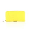 Portefeuille Louis Vuitton Zippy en cuir épi jaune - 360 thumbnail