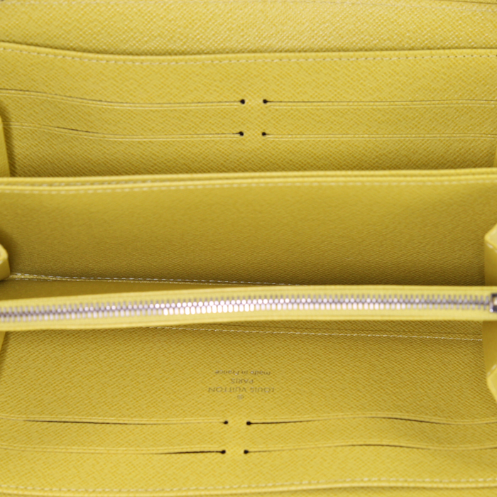 Portafogli Louis Vuitton Zippy in pelle Epi gialla - Detail D2