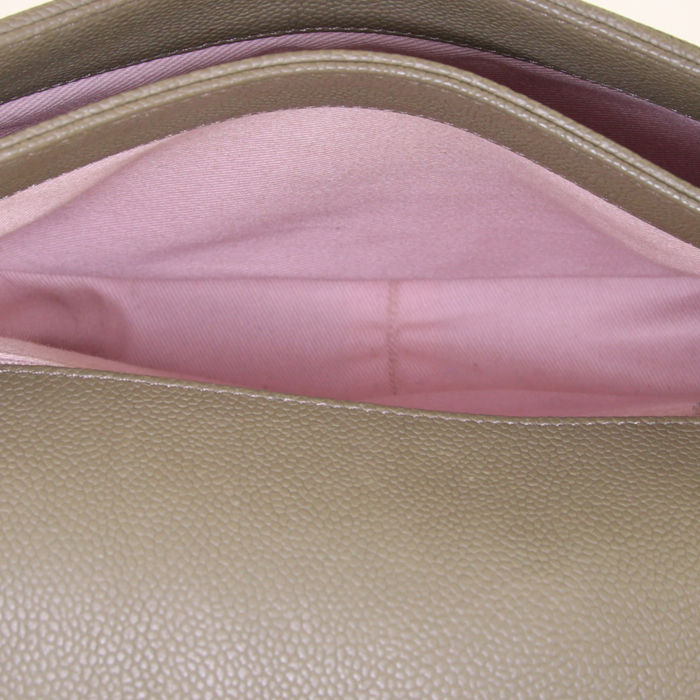 Bolso bandolera Chanel en cuero acolchado caqui - Detail D3