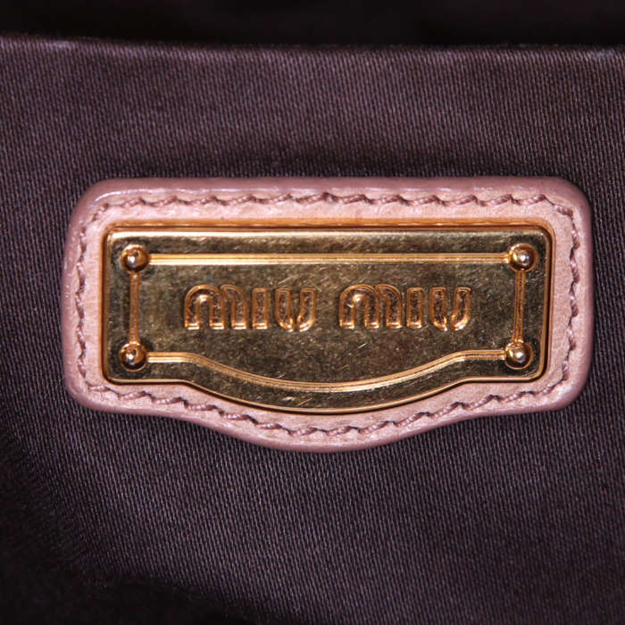 Bolso de mano Miu Miu en cuero beige - Detail D3