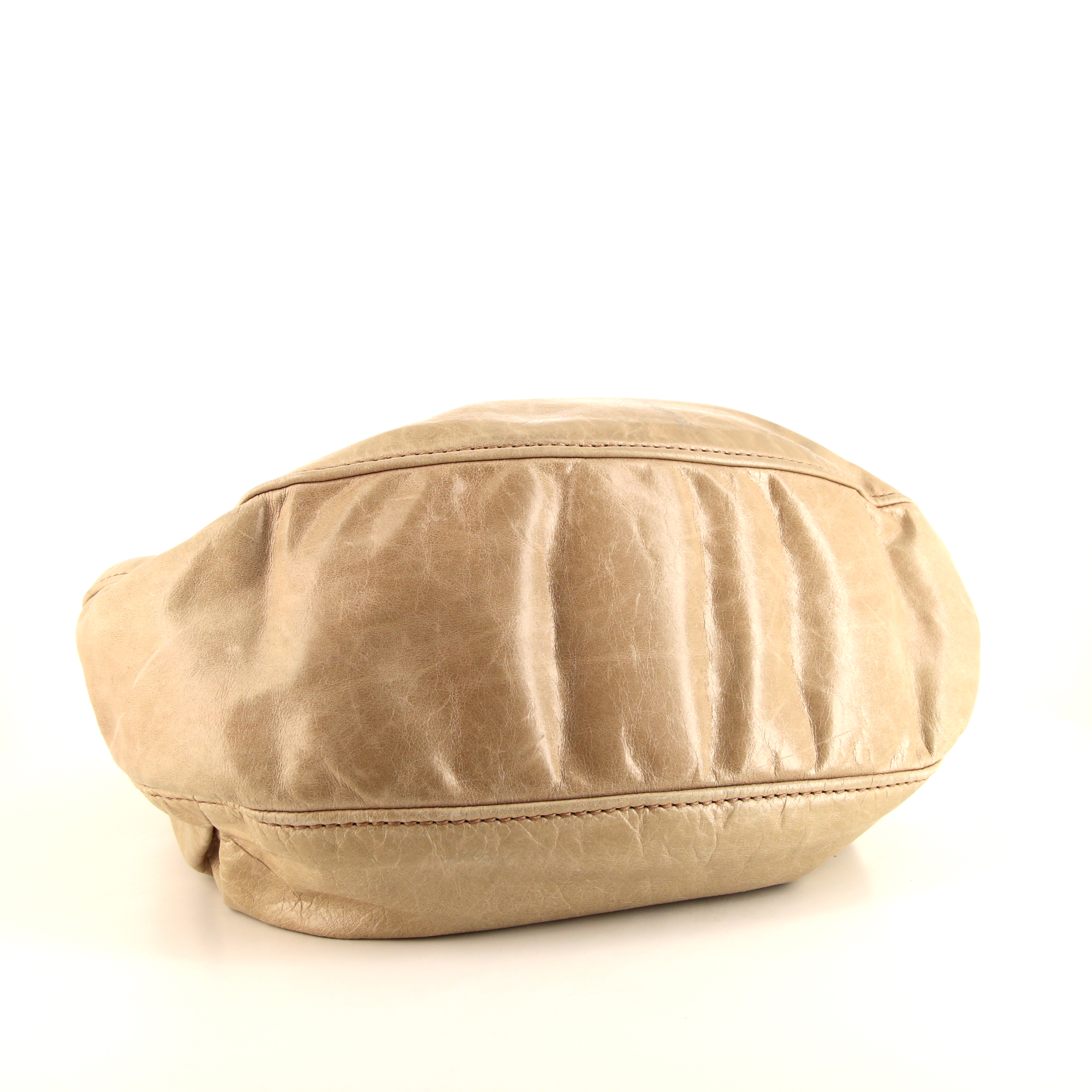 Bolso de mano Miu Miu en cuero beige - Detail D4