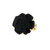 Chanel Camelia medium model ring in onyx and yellow gold - 00pp thumbnail