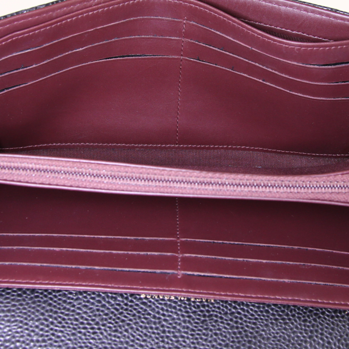Portefeuille Chanel Classic Wallet en cuir grainé matelassé noir - Detail D2