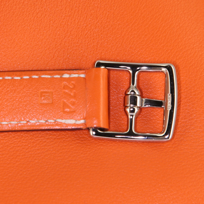 Sac à main Hermes Kelly Flat en cuir Swift orange - Detail D5