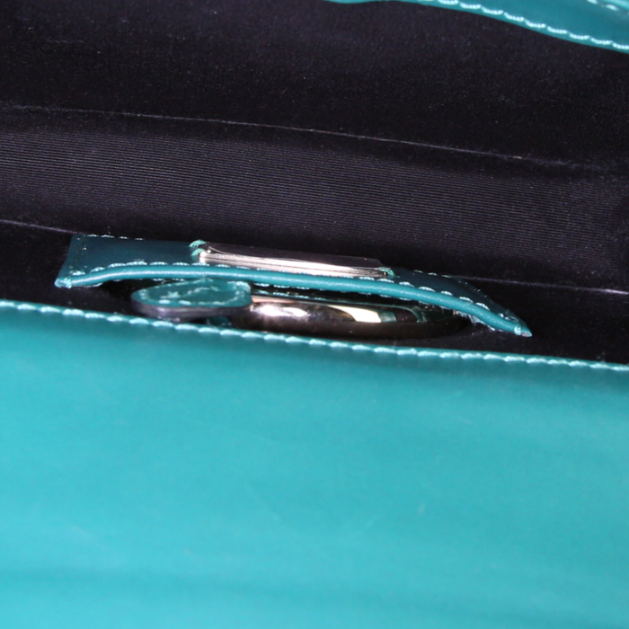 Bulgari Serpenti shoulder bag in green leather and green shagreen - Detail D2