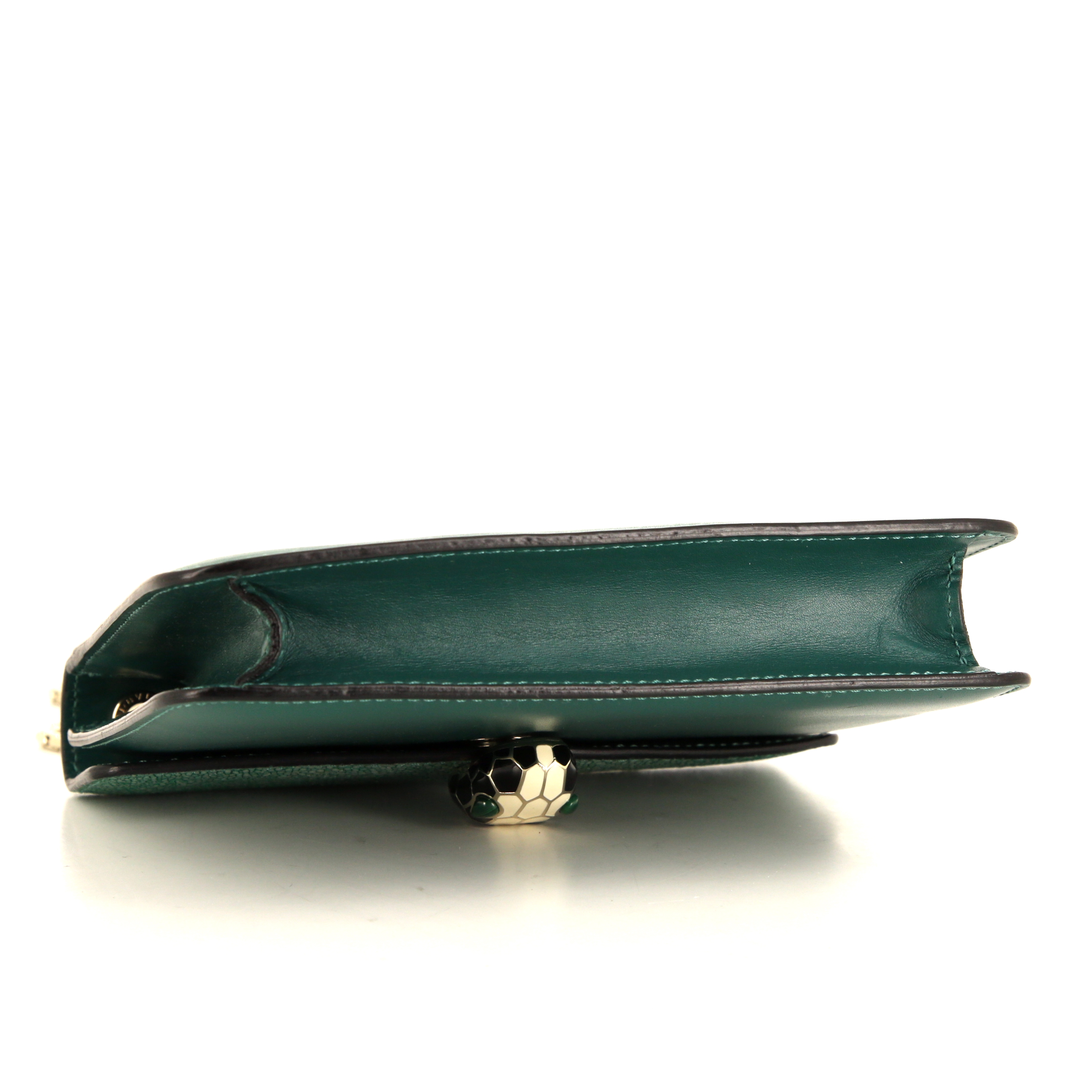 Bulgari Serpenti shoulder bag in green leather and green shagreen - Detail D4