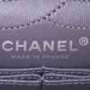 Sac bandoulière Chanel 2.55 en cuir matelassé gris - Detail D4 thumbnail