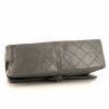 Chanel 2.55 shoulder bag in grey quilted leather - Detail D5 thumbnail