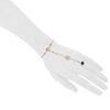 Bracelet de main Dior Rose des vents en or jaune,  nacre blanche et lapis-lazuli et en diamants - Detail D2 thumbnail