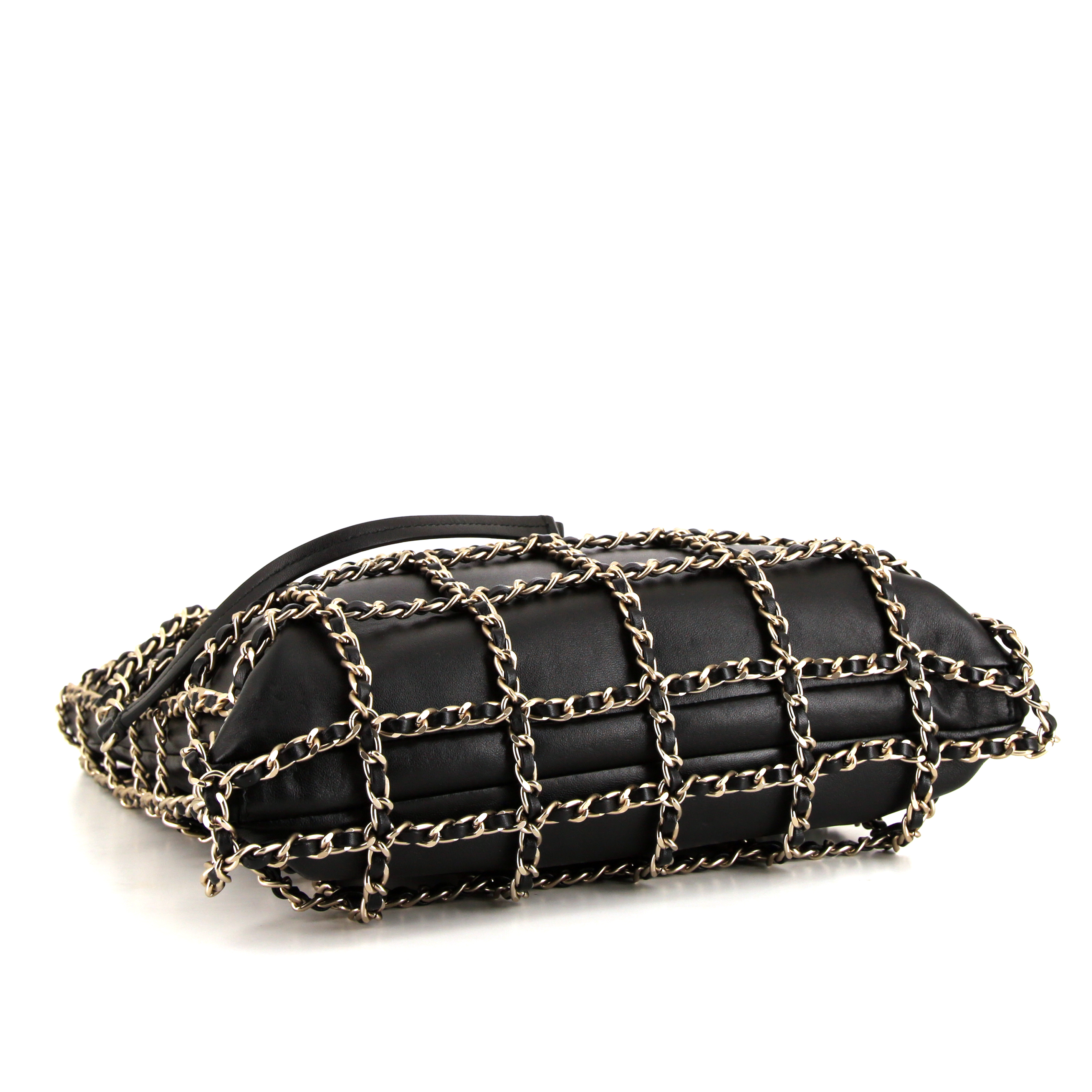 Sac cabas Chanel en cuir noir et métal doré - Detail D4