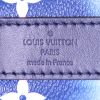 Bolsa de viaje Louis Vuitton Keepall Editions Limitées Escale en lona Monogram azul y blanca y cuero azul - Detail D4 thumbnail
