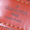 Borsa a spalla Louis Vuitton Sac d'épaule modello grande in pelle Epi marrone - Detail D3 thumbnail