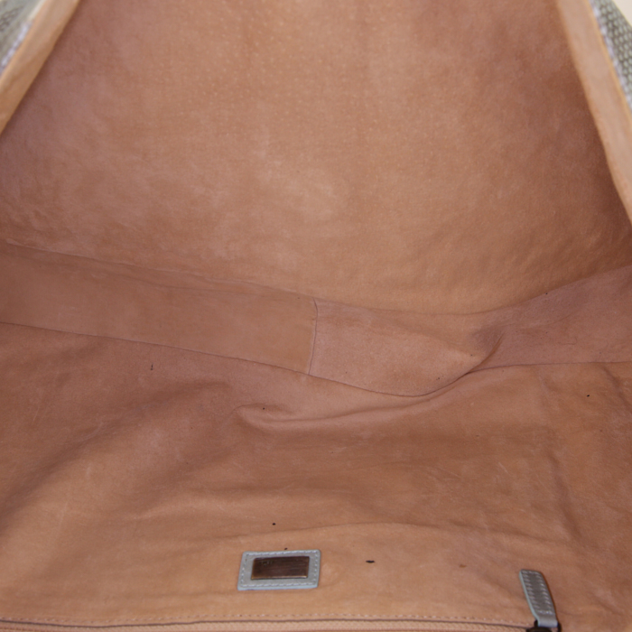 Bolso bandolera Fendi Maxi Baguette en serpiente de agua multicolor amarilla, verde y rosa - Detail D3