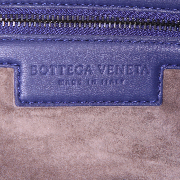 Borsa Bottega Veneta Veneta modello grande in pelle intrecciata blu - Detail D3