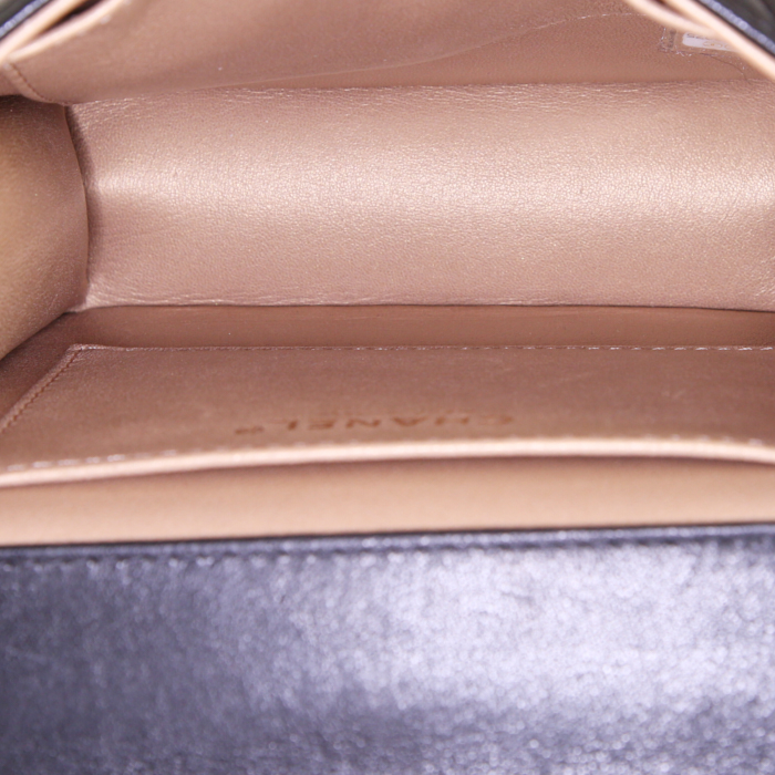 Chanel shoulder bag in black quilted leather and pearl - Detail D2