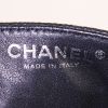 Sac à main Chanel East West en cuir grainé matelassé noir - Detail D3 thumbnail
