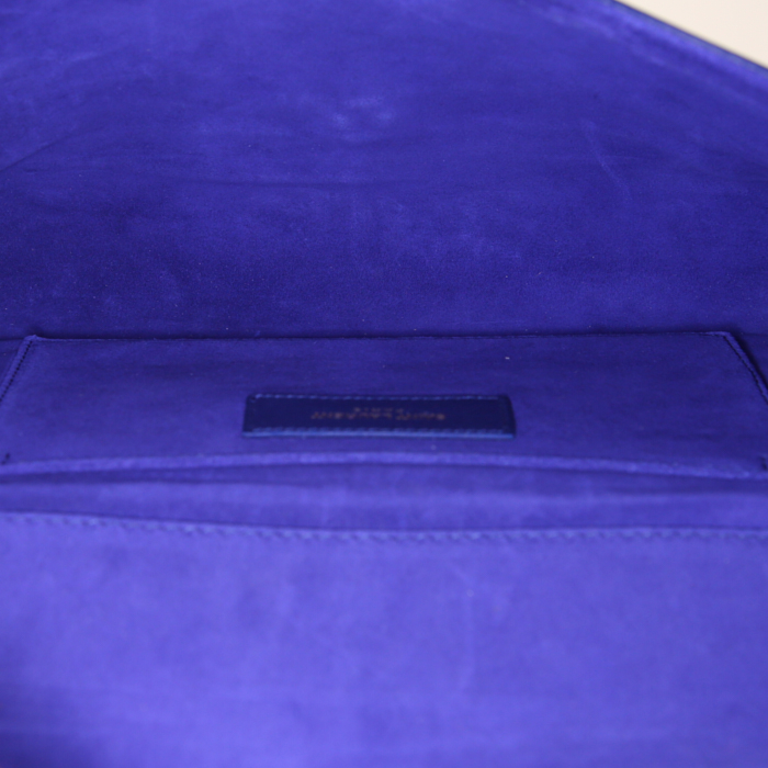 Bolsito de mano Yves Saint Laurent Chyc en cuero azul - Detail D2