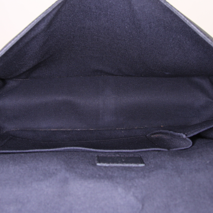 Louis Vuitton messenger bag in grey taiga leather - Detail D2