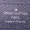 Borsa bisaccia Louis Vuitton in pelle taiga grigia - Detail D3 thumbnail