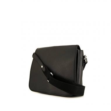 Sac besace Louis Vuitton en cuir taiga gris