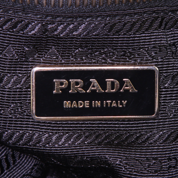 Sac à main Prada Gaufre en cuir matelassé noir - Detail D3