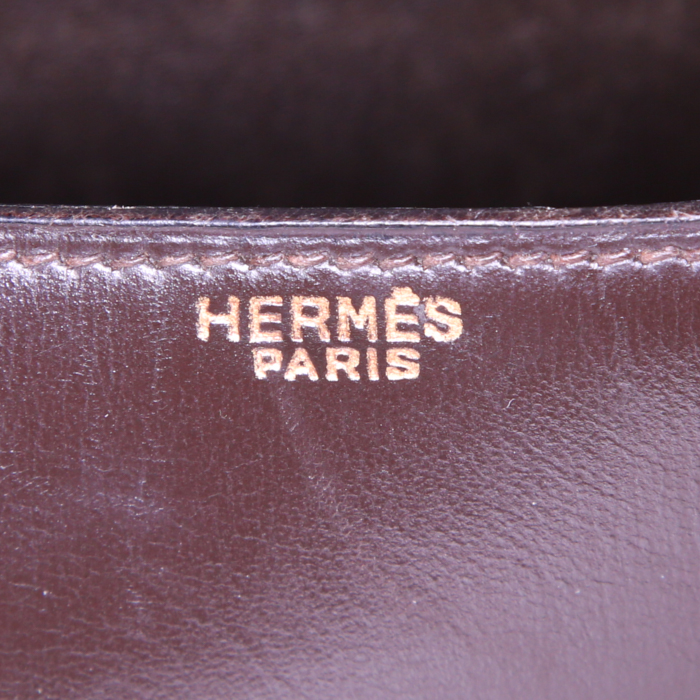 Bolso de mano Hermes Constance en cuero box marrón - Detail D4
