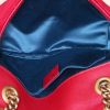 Sac bandoulière Gucci GG Marmont mini en velours matelassé rouge - Detail D3 thumbnail