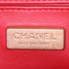Bolso bandolera Chanel Boy modelo pequeño en piel de pitón roja y cuero rojo - Detail D4 thumbnail