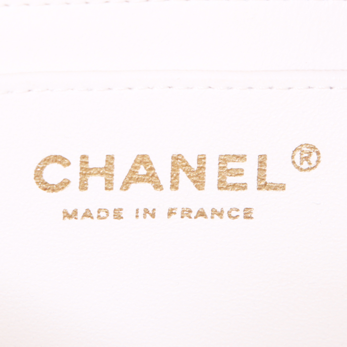 Chanel Mini Timeless shoulder bag in white quilted leather - Detail D3