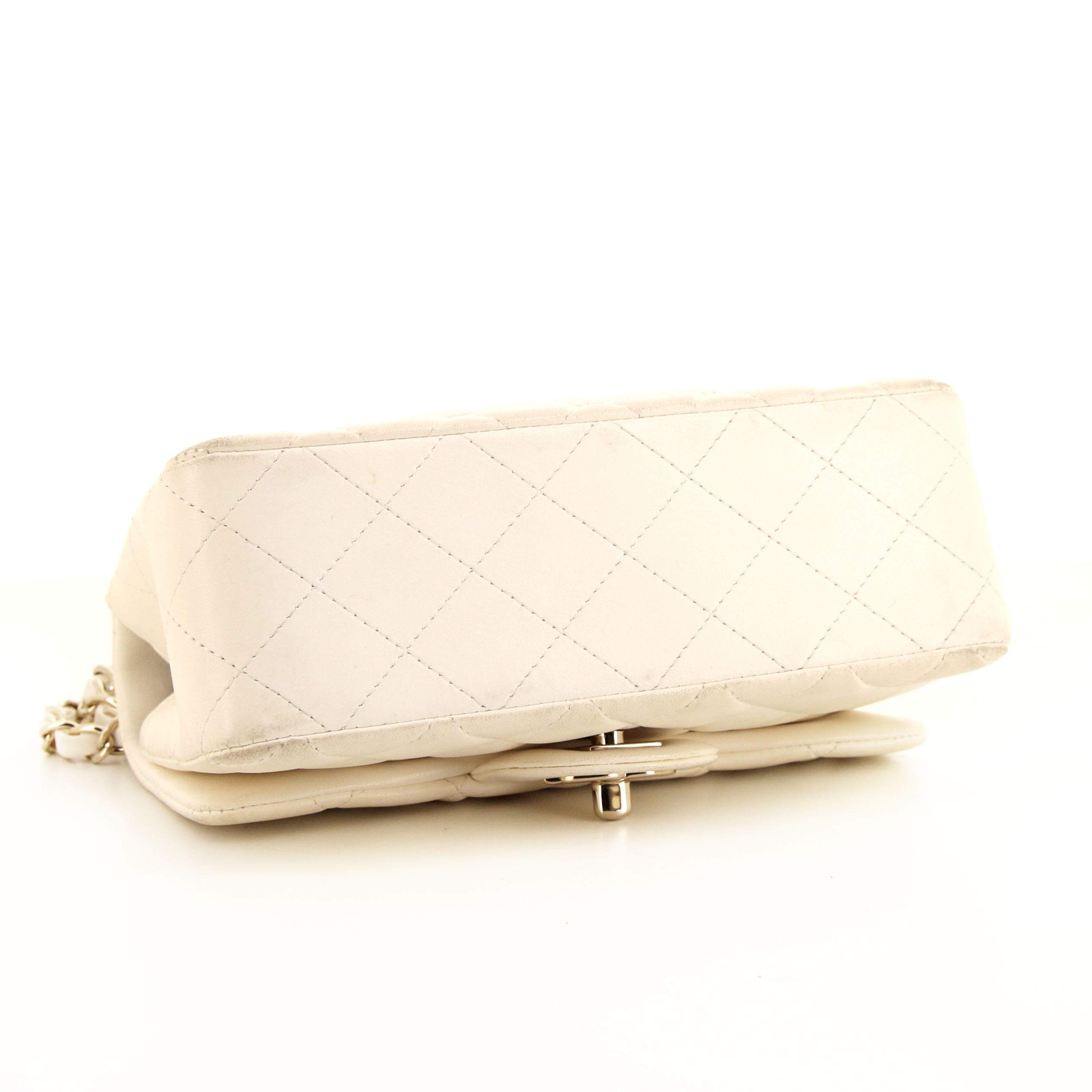 Chanel Mini Timeless shoulder bag in white quilted leather - Detail D4