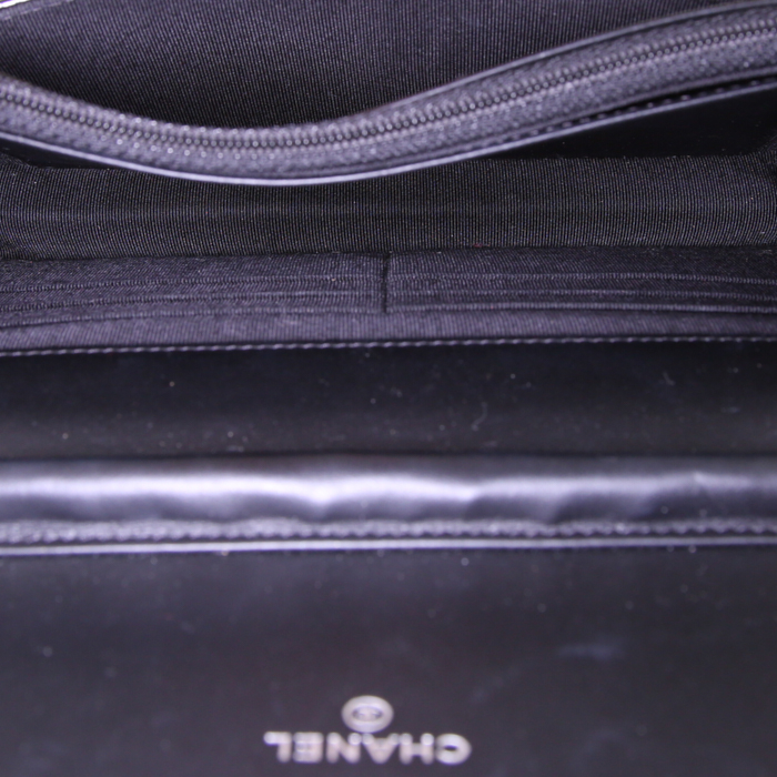 Bolso bandolera Chanel 2.55 - Wallet on Chain en cuero acolchado negro - Detail D2