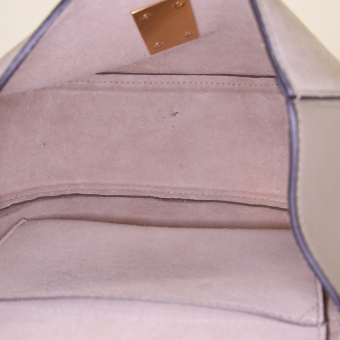 Bolso bandolera Chloé Drew en cuero granulado gris y ante gris - Detail D2