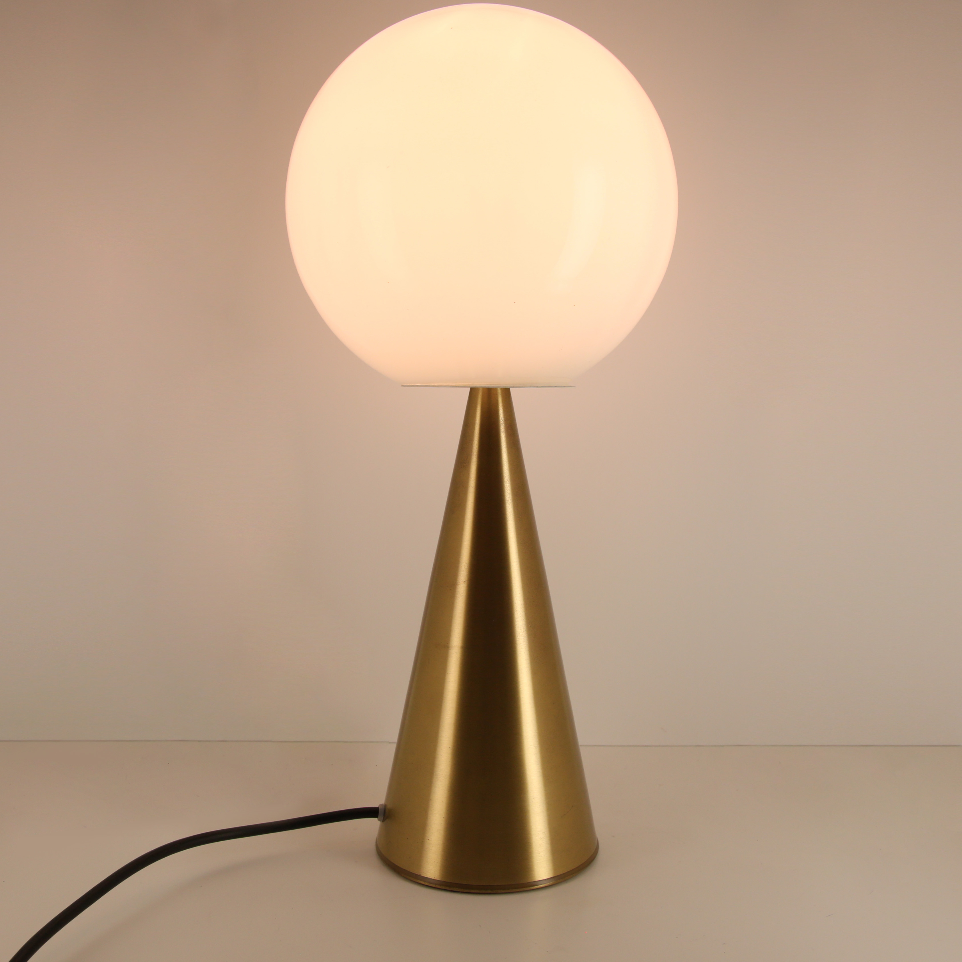 Gio Ponti, "Bille" table lamp in brass and opaline glass, Fontana Arte edition, 1970s - Detail D1