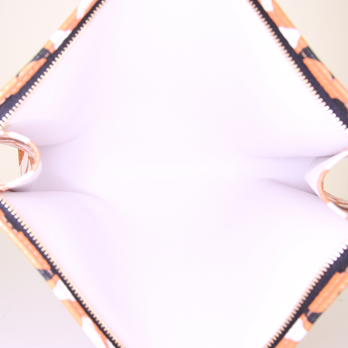 Pochette Louis Vuitton PocheToilette26 en toile monogram orange blanche et noire - Detail D2