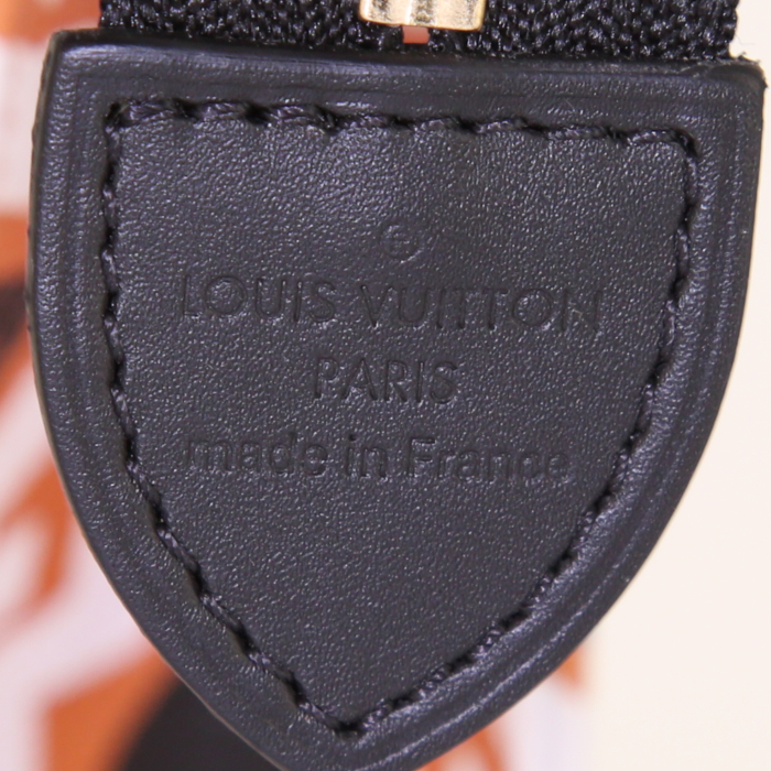 Pochette Louis Vuitton PocheToilette26 in tela monogram arancione bianca e nera - Detail D3