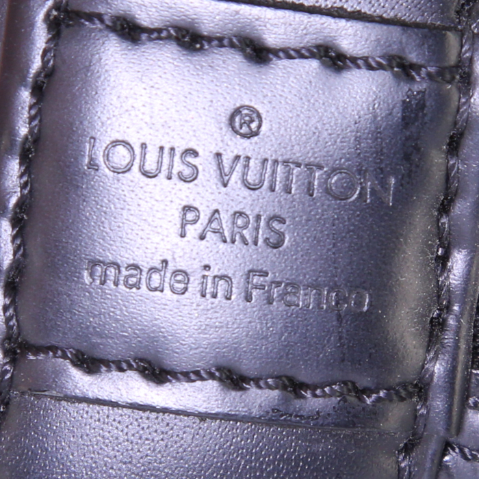 Sac bandoulière Louis Vuitton Alma BB en cuir épi noir - Detail D4