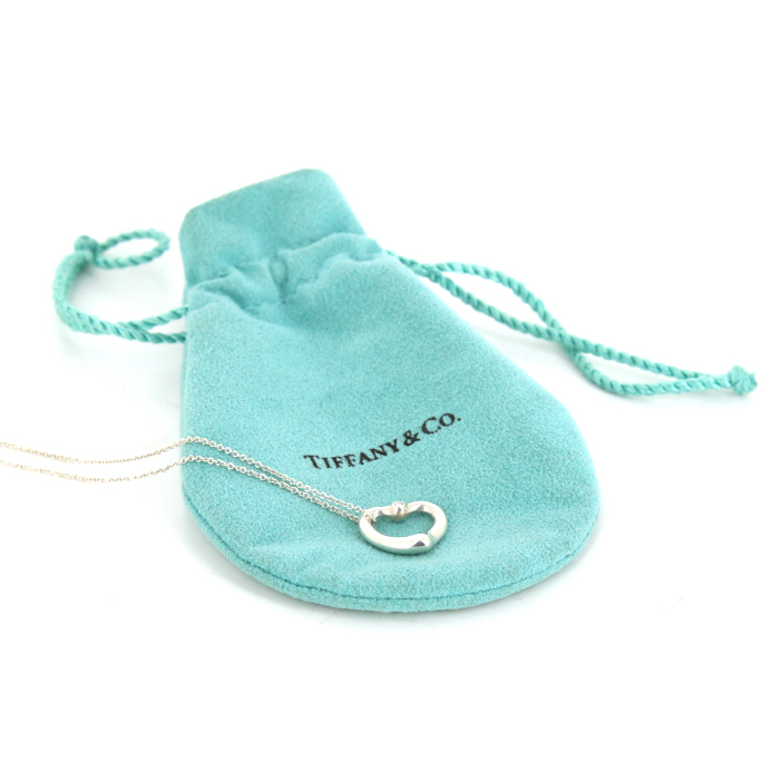 Collier Tiffany & Co Open Heart petit modèle en argent et diamant - Detail D2