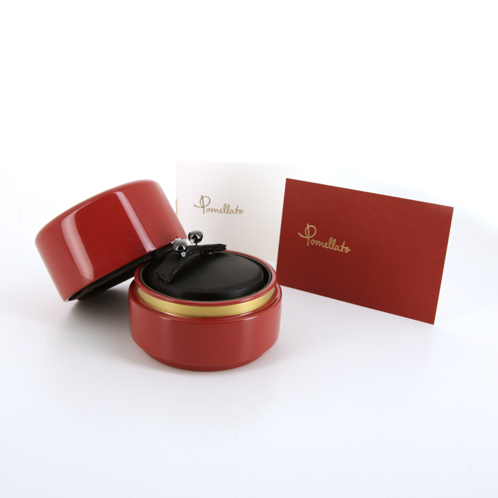 Pendientes Pomellato Capri en oro blanco,  diamantes y cerámica negra - Detail D2