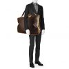 Funda protectora para ropa Louis Vuitton Porte-habits en lona Monogram marrón y cuero natural - Detail D2 thumbnail