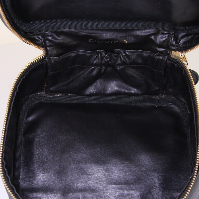 Chanel vanity case in black grained leather - Detail D2