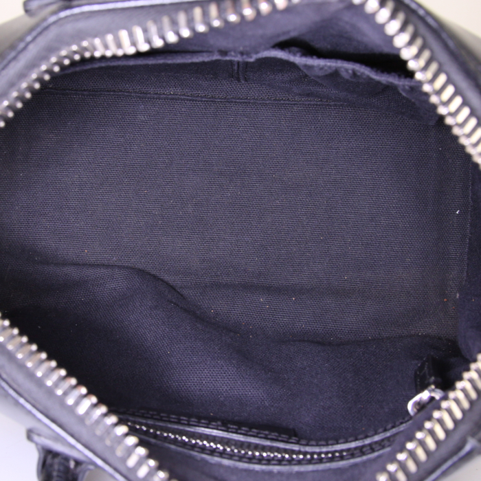 Sac bandoulière Givenchy Antigona mini en cuir noir - Detail D3