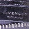 Bolso bandolera Givenchy Antigona mini en cuero negro - Detail D4 thumbnail