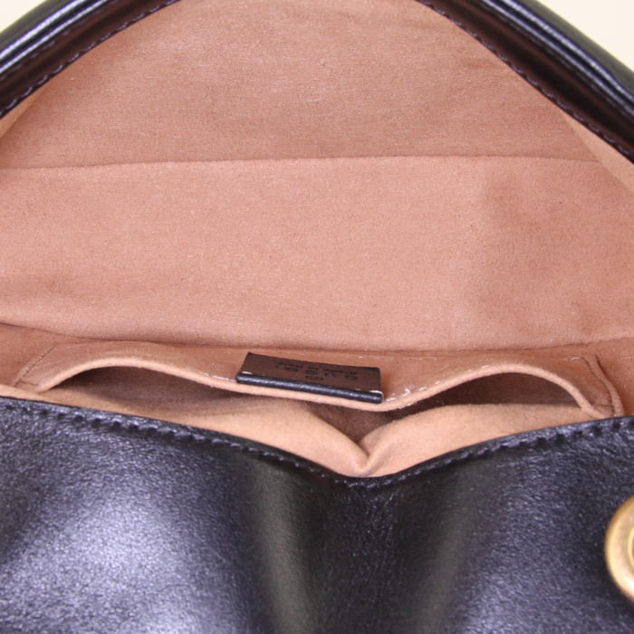 Borsa a tracolla Gucci GG Marmont mini in pelle trapuntata nera con decori geometrici - Detail D3