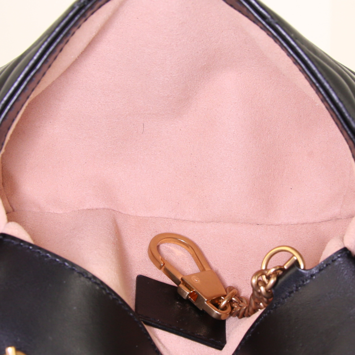 Borsa a tracolla Gucci GG Marmont super mini in pelle trapuntata nera con decori geometrici - Detail D2