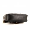 Sac bandoulière Gucci GG Marmont super mini en cuir matelassé noir - Detail D4 thumbnail