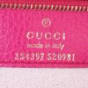 Gucci Swing shopping bag in pink grained leather - Detail D3 thumbnail