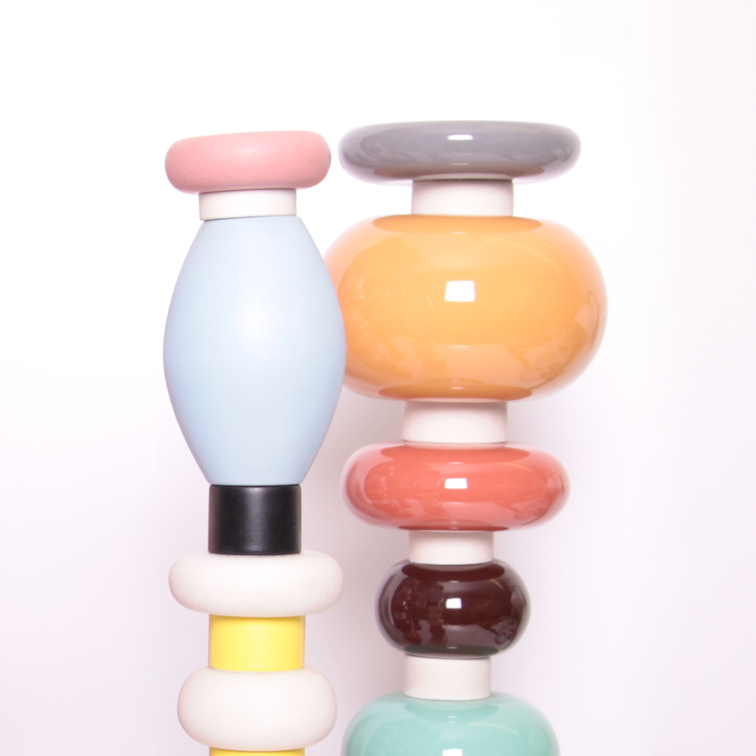 Ettore Sottsass, complete set of five totems from the "Flavia" series, in polychrome enameled ceramic, Bitossi edition, signed and numbered, creation of 1964, 1970s edition - Detail D3